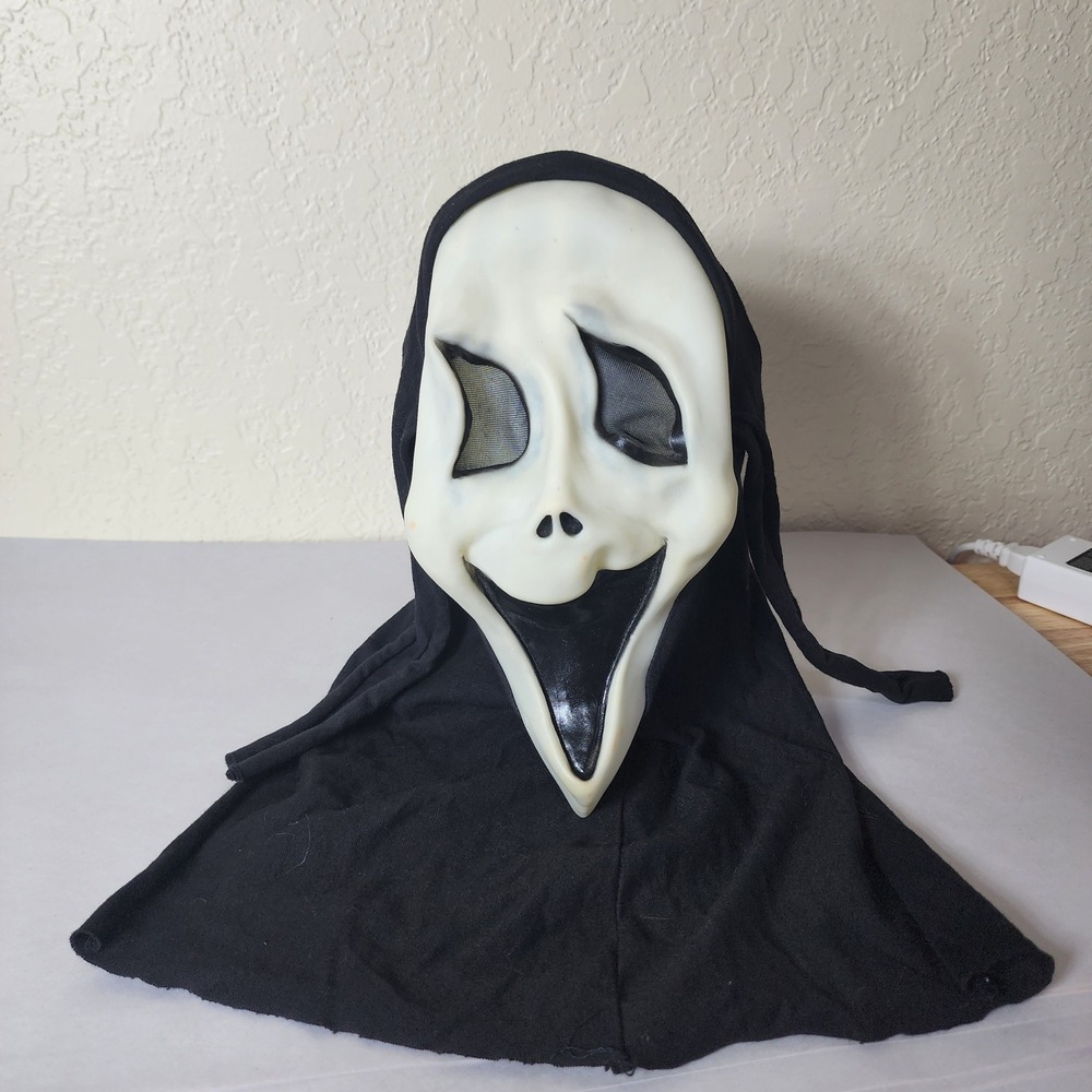 Vintage Fun World Ghost Face Mask Smiling Wazzup Scary Movie Horror Halloween
